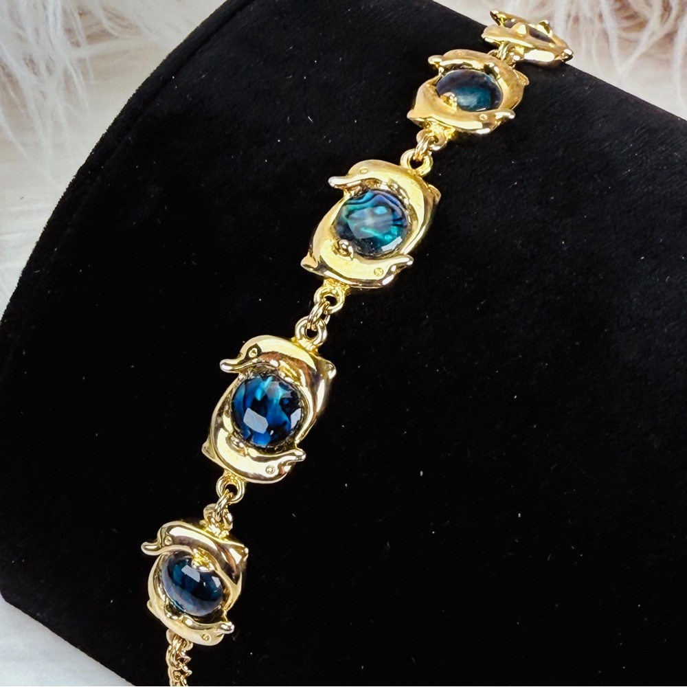 Pretty goldtone, dolphin, dancing costume bracelet - Picture 6 of 10